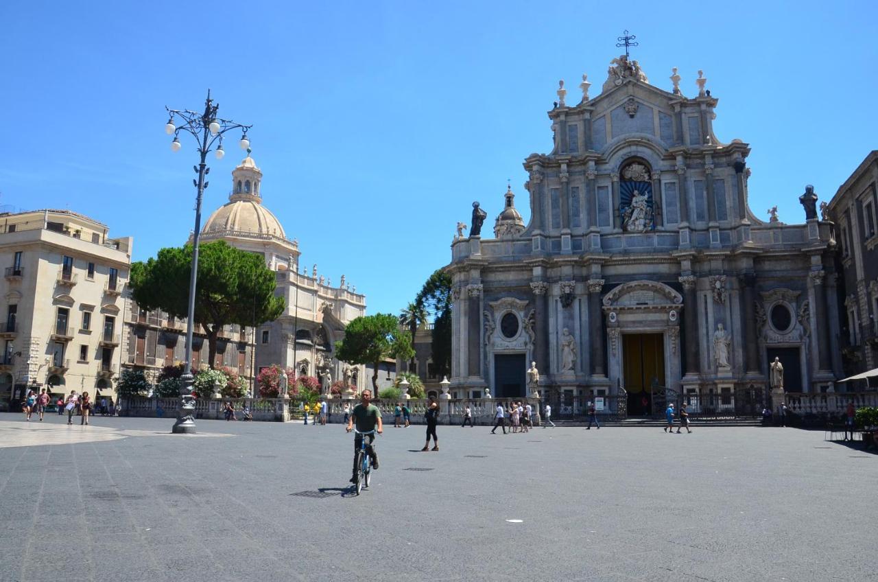 Tre Stelle Al Duomo Bed & Breakfast Catania Bagian luar foto