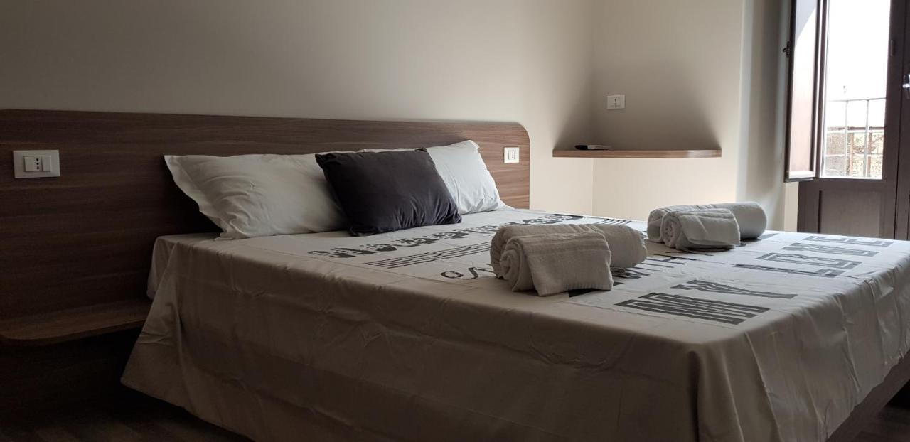 Tre Stelle Al Duomo Bed & Breakfast Catania Bagian luar foto